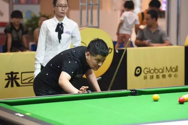 迫使他更多 迫使他更多