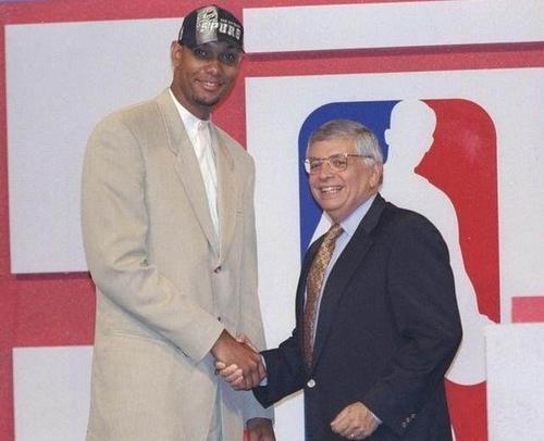 策应与外线 策应与外线