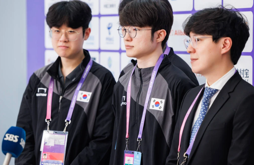 交到他手上