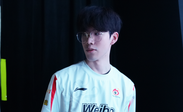 宏伟